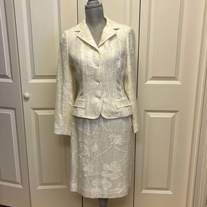 Designer white suit sz 8 by Ricki Freeman for Teri Jon